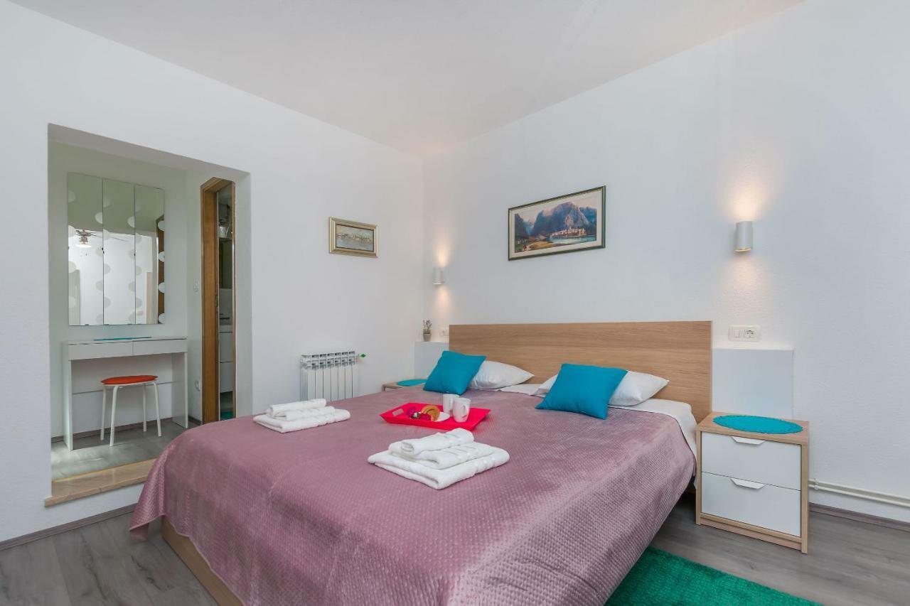 Apartment Adrian Omis Bagian luar foto